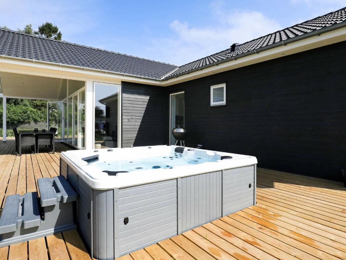 14 Person Holiday Home In V Ggerl Se Bøtø By 外观 照片